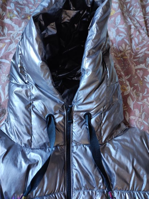 Сребристо яке на Zara