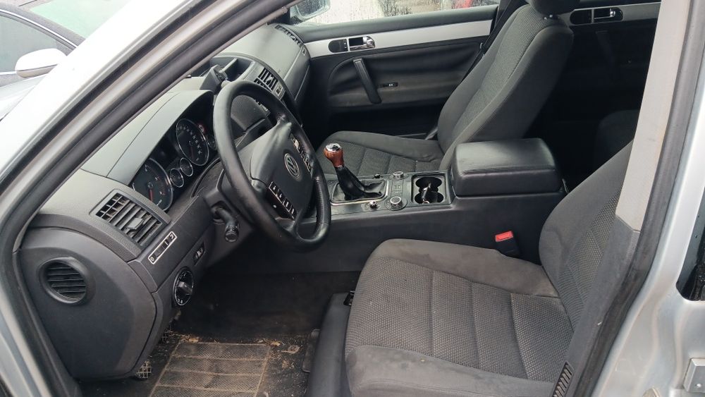 VW Touareg 2.5 R5 ,174 к.с. , ръчка ,60 броя на части