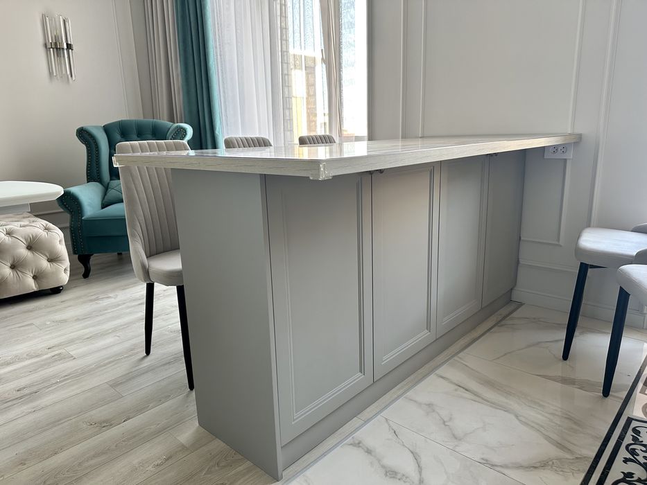 Стол кухонный полуостров