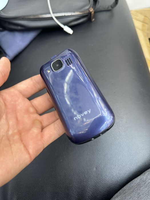 Novey knopkali telefon