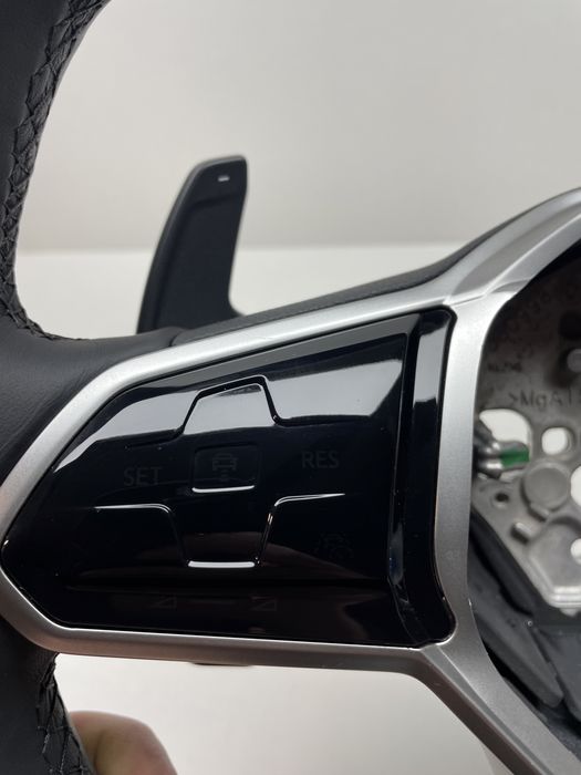 Volan R line cu comenzi touch VW Passat B8 facelift Tiguan II Golf mk8