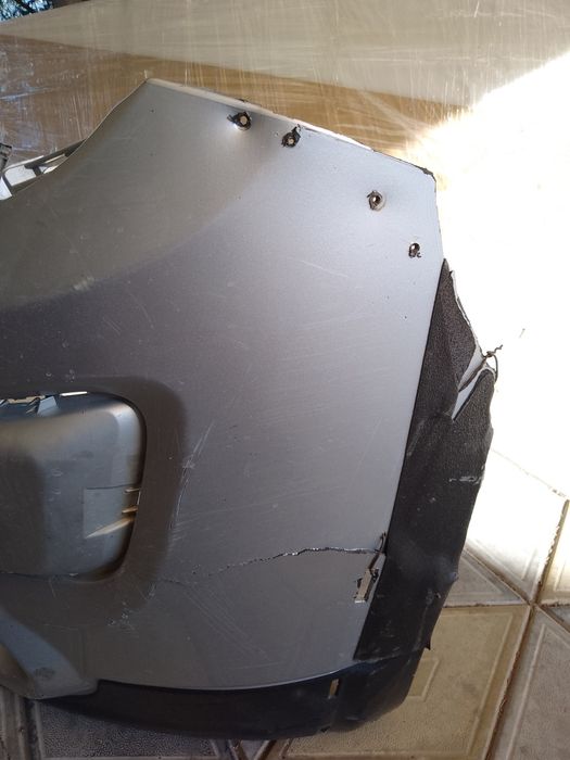 Бампер переднии..