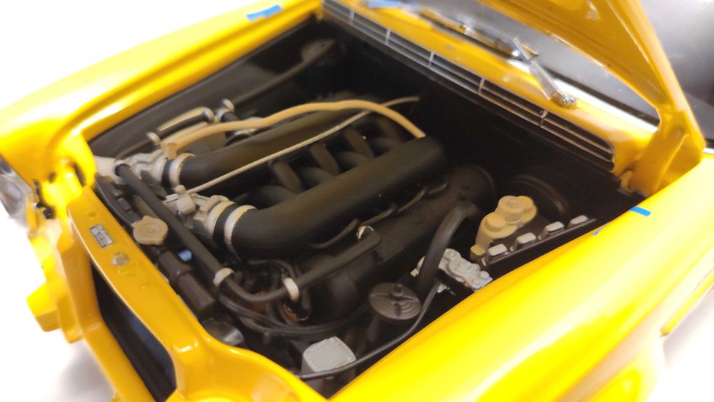 Macheta 1:18 Mercedes-Benz S-Klasse 300 SEL 6.8 AMG – 1/18 Minichamps