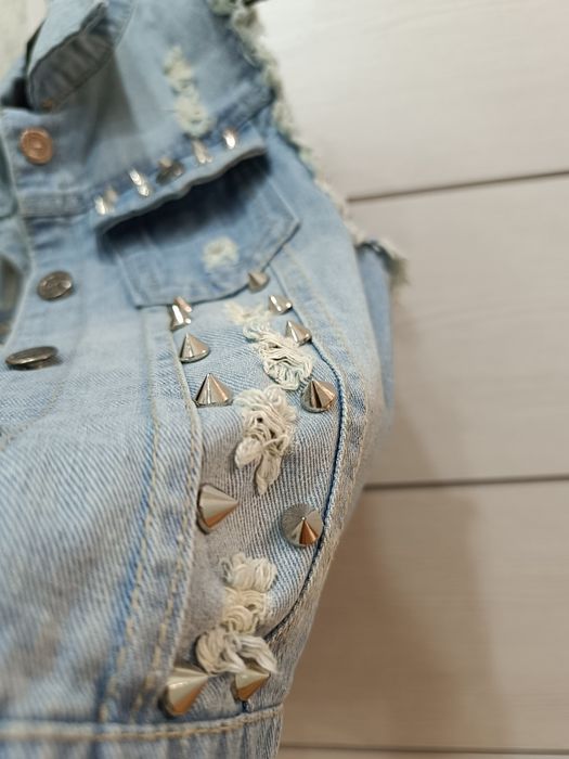 Джинсовая жилетка на девочку