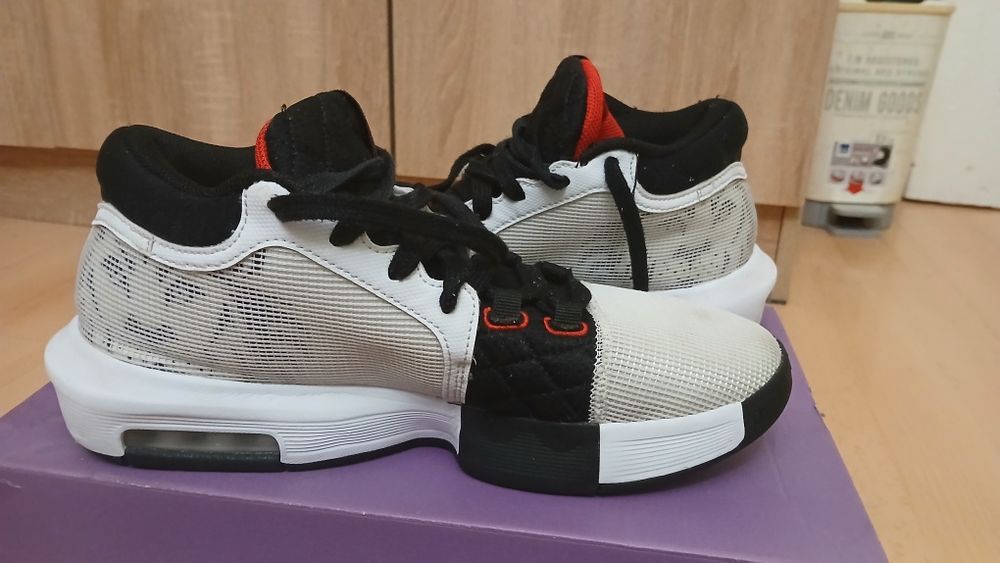 Баскетболни обувки Lebron witness 8