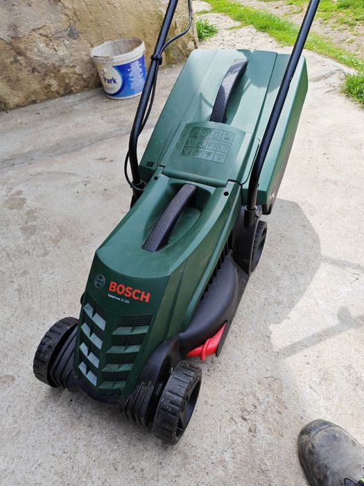 Електрическа косачка бош