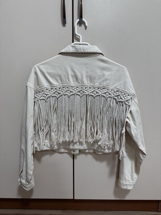 тънко яке цвят бежов