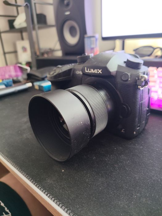 Lumix GH5 + обектив 25mm 1.7, налична кутия