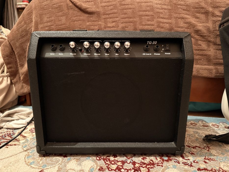 Комплект Электрогитара/Комбоусилитель