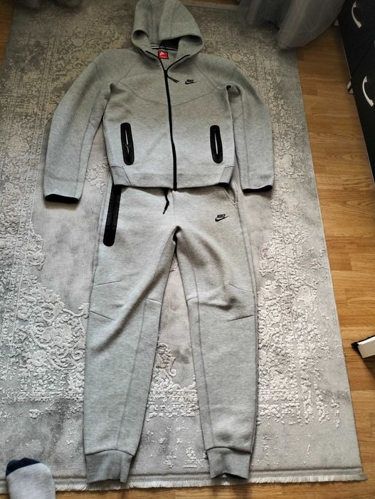 Vând 2 treninguri Nike, mărimea S