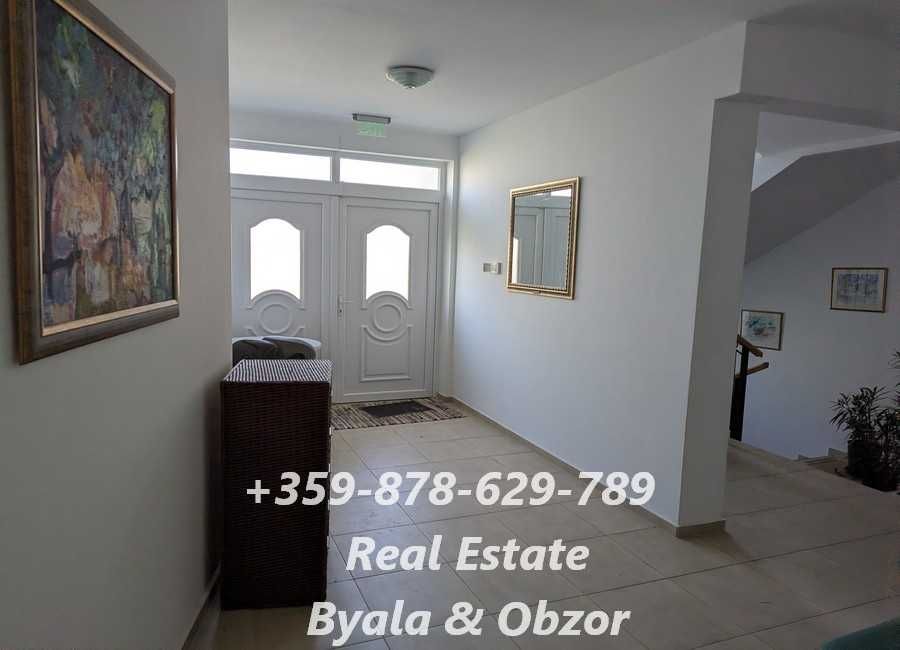 Просторен двустаен апоартамент с 2 бани и с голяма тераса