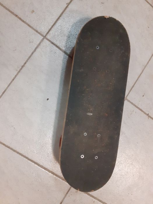 Малък скейтборд с красива щампа,добро състояние