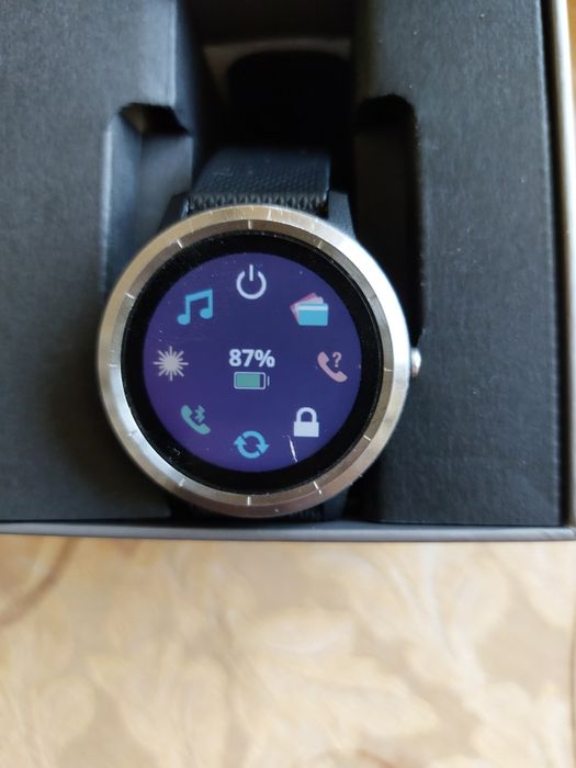 Продавам Garmin Vivoactive 3
