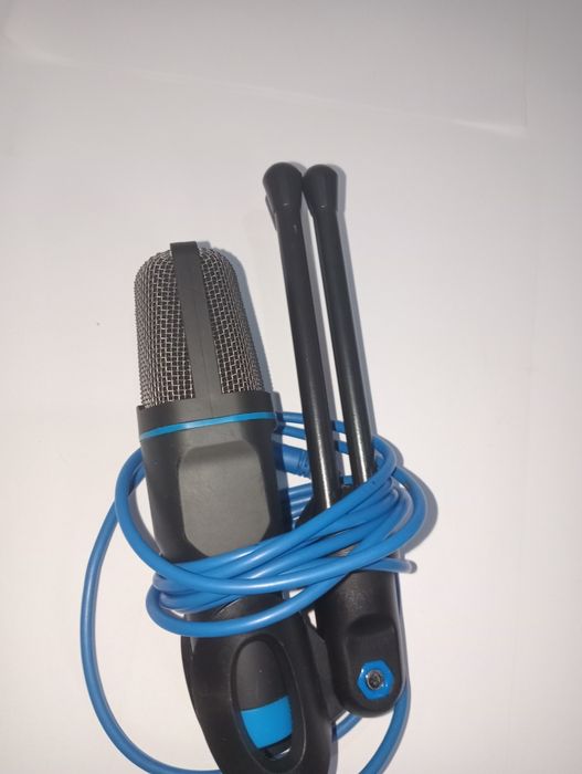 Microfon cu fir și suport pentru PC