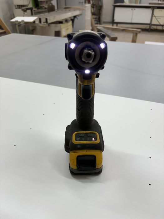 DeWalt 406 nm DCF922n с батерия