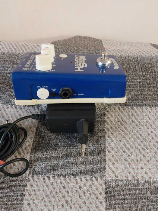 Продам вокальный процессор Tc-Helicon Harmony Singer