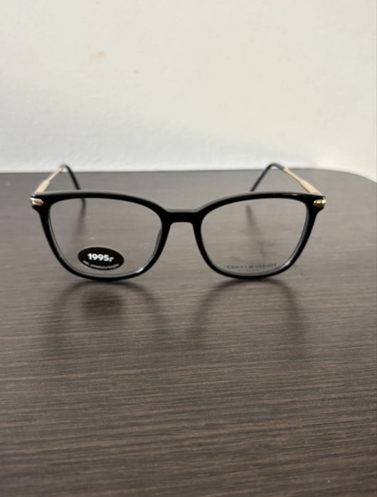 Rame ochielarii Tommy Hilfinger