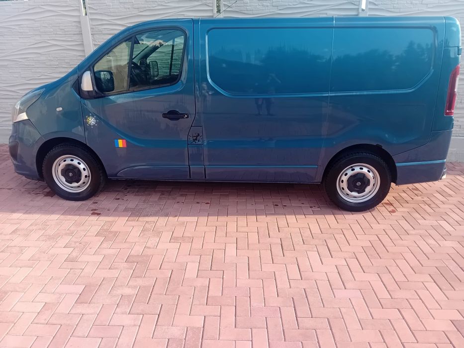 Vand Opel Vivaro biturbo 140 cai, revizuit complet, identic cu  Renault Trafic