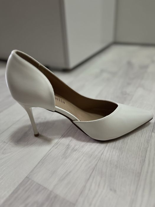 Туфли белые классические