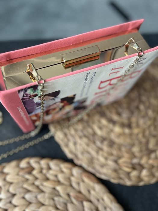 Нова кокетна чанта-книга