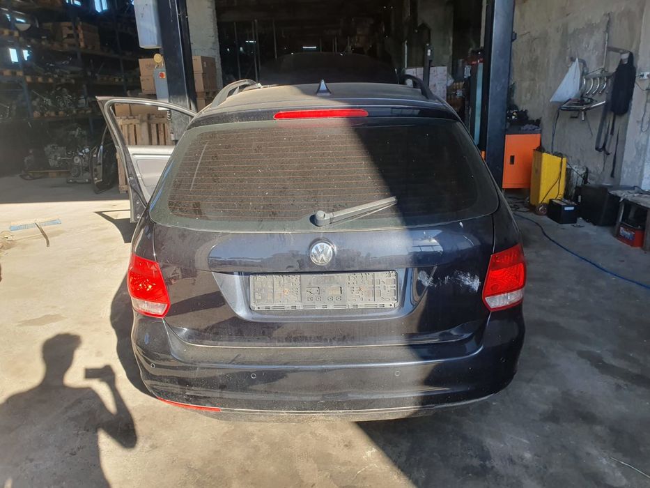 Grila bara fata 1K5853653C Volkswagen Golf 5 (2003 - 2009)