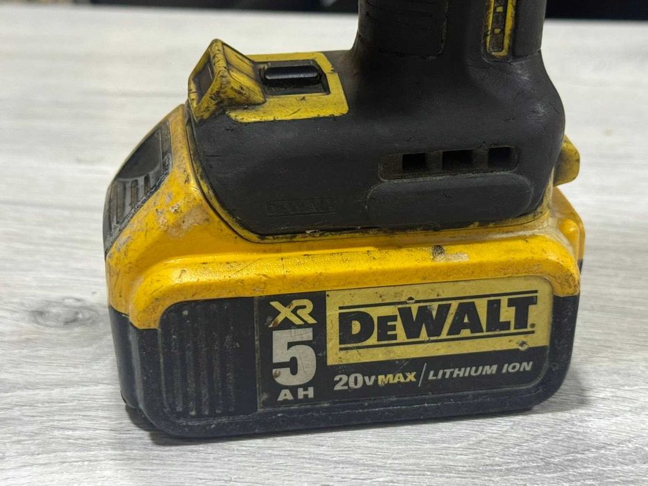 Акумулаторен ударен гайковерт DeWALT DCF899P2 с батерия