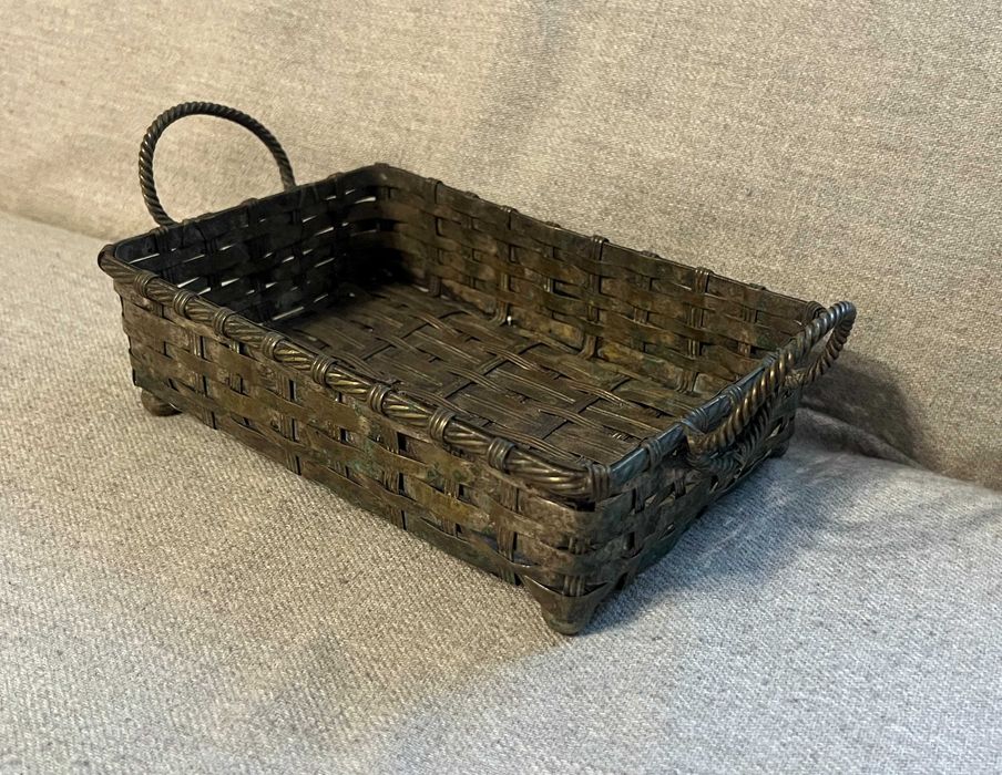 Cos decorativ vintage metal impletit cu manere, patina frumoasa