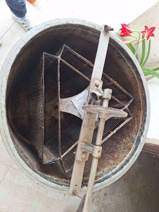 Центруфуга за вадене на мед