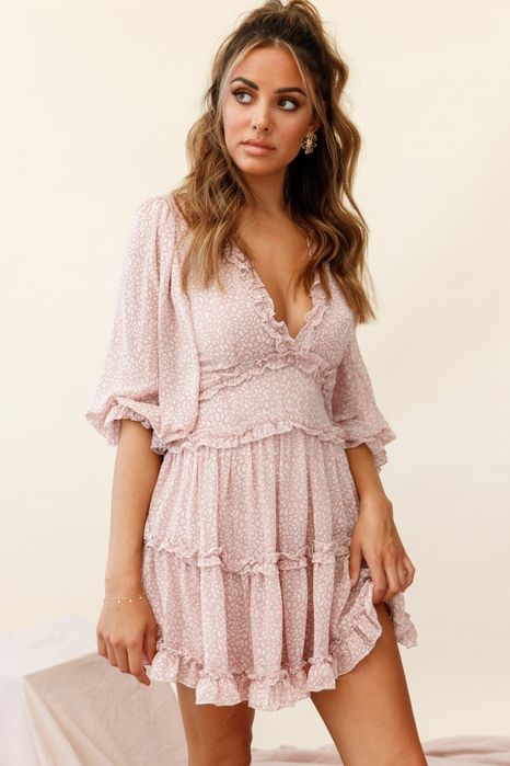 Нежна Розова Рокля с Балон Ръкави и Деколте на Гърба – Като Нова!