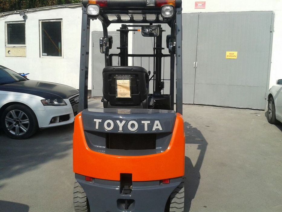 Продам вилочный погрузчик Toyota
