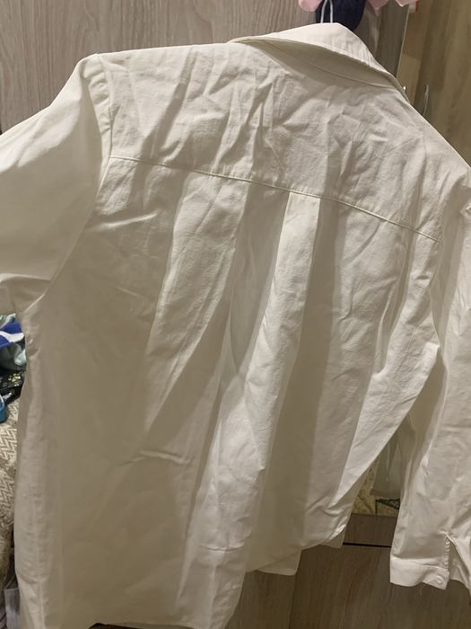 Белые рубашки.