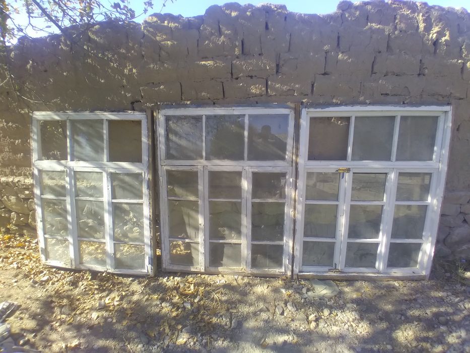 Deraza sotiladi 5 ta