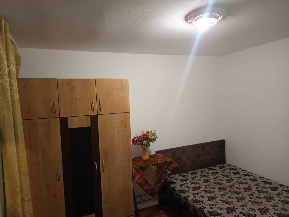 Închiriez ap 2 camere