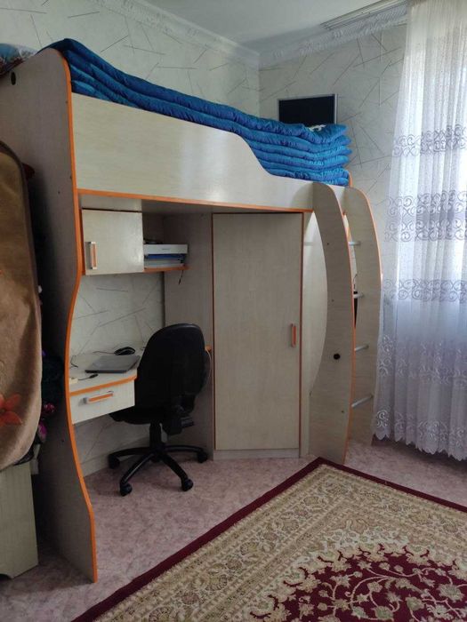 детский двухъярусный кровать с отдельным шкафом