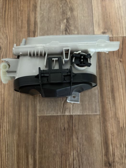 Продам правую противотуманку w210 мерседес