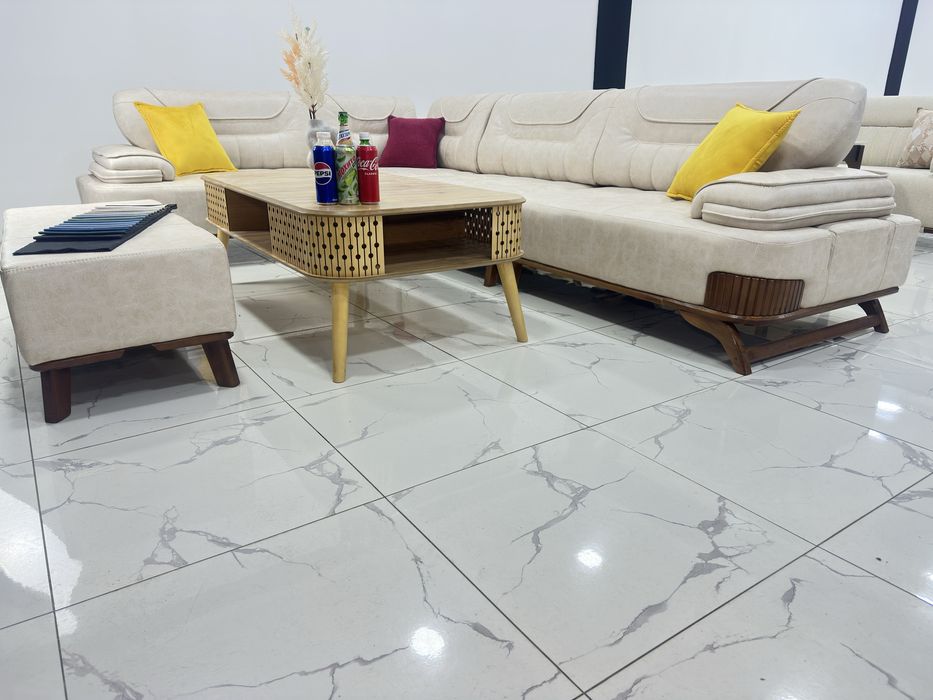 Ugoloq model : Karmen