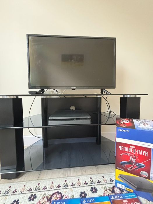 Playstation 4 1TB С Телевизором