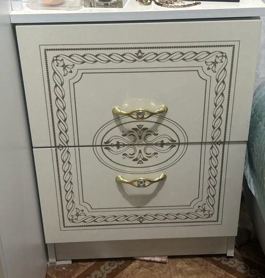 Продам шкаф и 2 тумбы