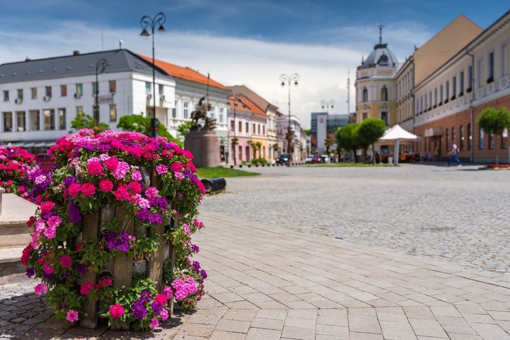 inchiriez apartament 2 camere