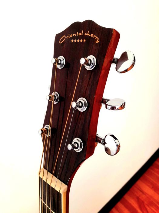 Akustik gitara sotiladi Oriental Cherry!