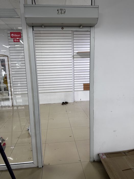 Рольставни двери, лампа