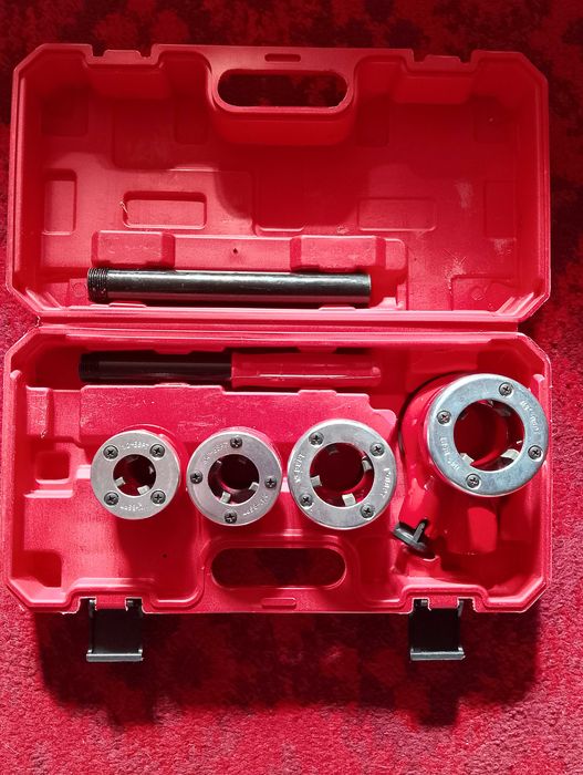 Плашки ,трубный набор новый.