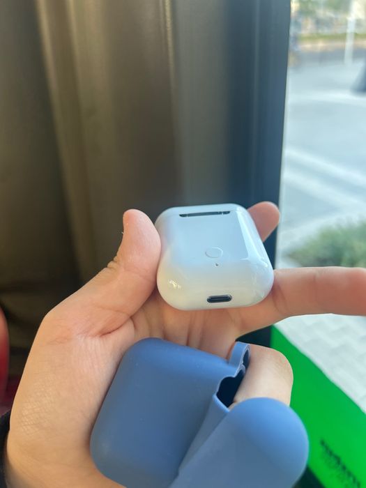 Наушники AirPods