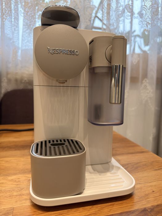 Espressor nespresso lattissima one cu capsule