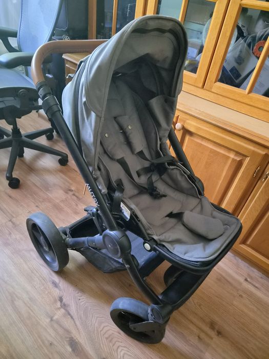 Детска количка 2 в 1 със седалка и кош за новородено Mutsy EVO