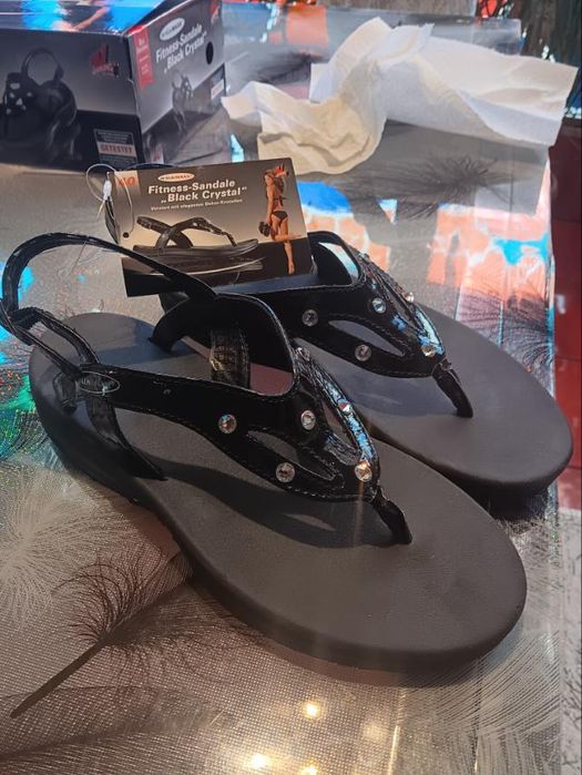 Дамски сандали НОВИ, черни