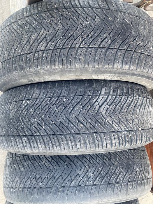 Срочно продам летние шины 235/60R18