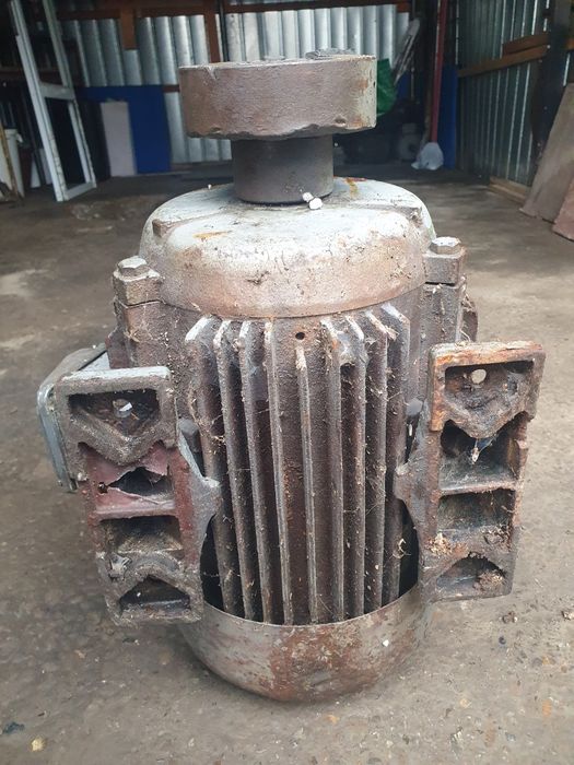 De vanzare 3 motoare trifazate