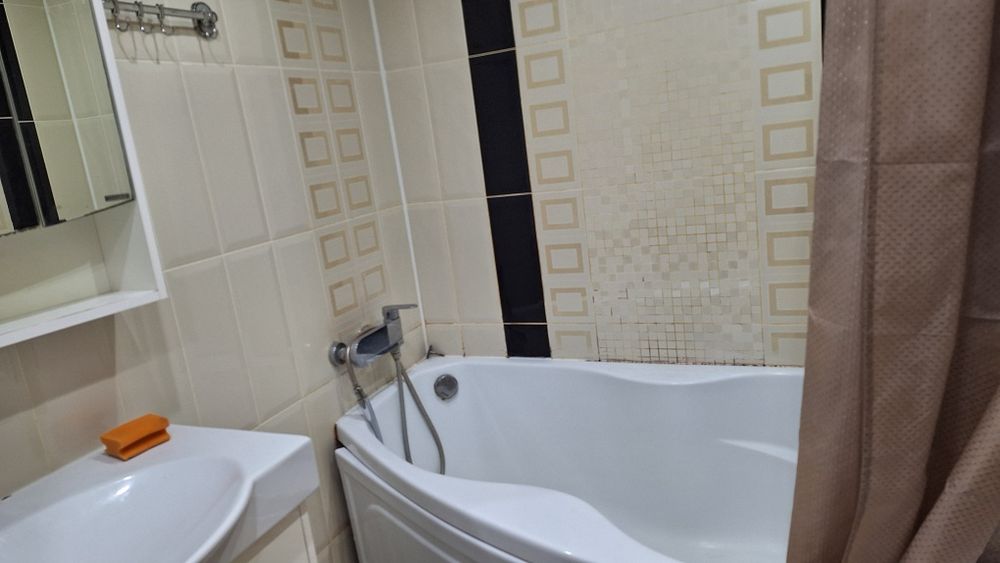 продаю все есть  мебель  6  микр   дом   2 этаж