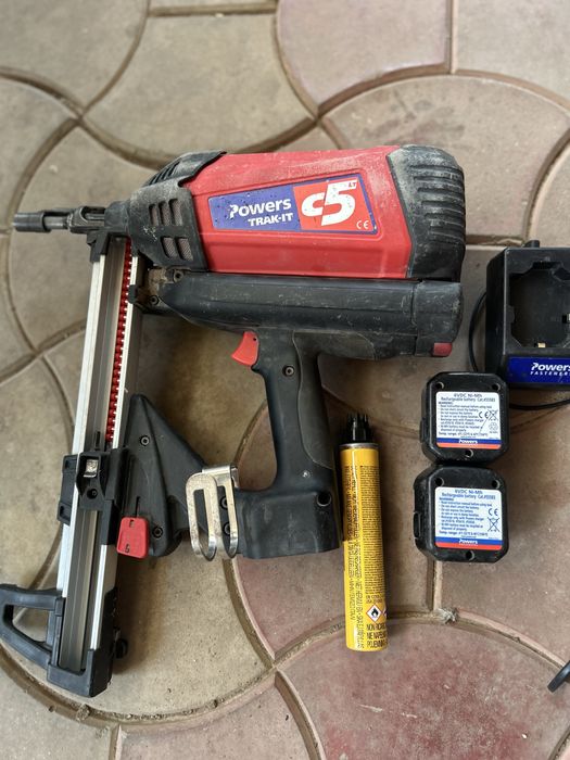 Pistol de bătut cuie cu gaz Powers TRAK-IT C5